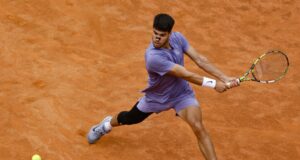 Carlos Alcaraz vuelve al número 2 del mundo y clasifica a las semis en el Master 1000