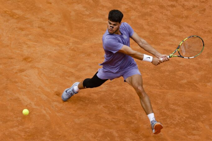 Carlos Alcaraz vuelve al número 2 del mundo y clasifica a las semis en el Master 1000