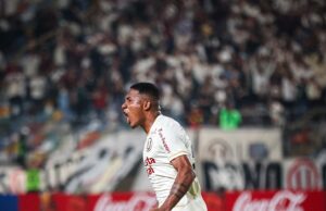 Universitario empató con Ind. del Valle 1-1 y está obligado a ganarle a Barcelona para seguir con chance