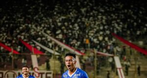 Alianza Atlético le quitó el invicto en el Monumental a líder Universitario derrotándolo 1-0