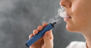 Perú marca un hito en regulación diferenciada y usuarios de vapeo esperan ser convocados al diálogo