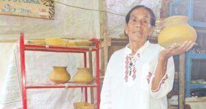 Pensión 65: conoce a la artesana de San Martín que sacó adelante a sus 8 hijos con una gran habilidad ancestral