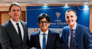 La COSAT entrega premio al Perú por su “Excelencia en el Desarrollo del Tenis”