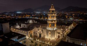 Restauran histórico conjunto monumental Santo Domingo. Se trata de la sexta iglesia recuperada en el Centro Histórico de Lima