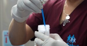 EsSalud Sabogal implementa pruebas moleculares para prevenir el cáncer de cuello uterino