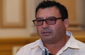 Arequipa: mineros artesanales declaran persona no grata a congresista Edwin Martínez