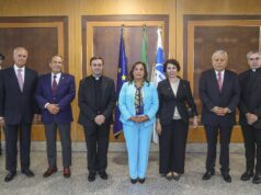La presidenta Dina Boluarte asiste a misa inaugural del primer papa peruano en la Santa Sede