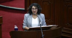 Ministra Urteaga anuncia nuevo programa de alimentación escolar con modalidades diferenciadas