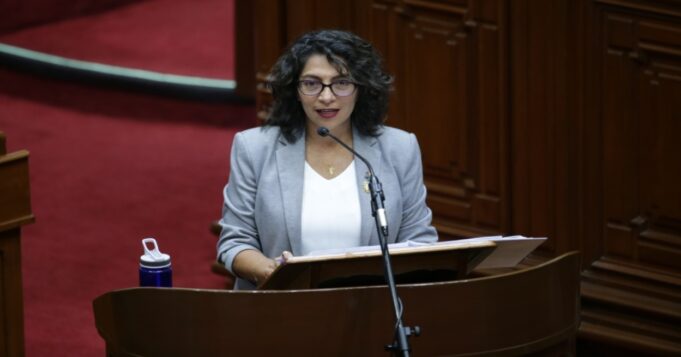 Ministra Urteaga anuncia nuevo programa de alimentación escolar con modalidades diferenciadas