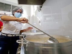 Ministra Leslie Urteaga entregó la cocina y almacén en emblemático colegio Ricardo Bentín