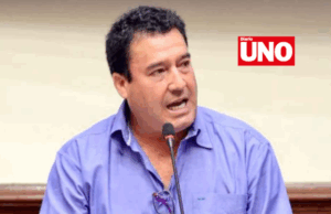 La mamá tiene la obligación de cocinar si no puede comprar alimentos’: polémica por palabras de congresista Edwin Martínez