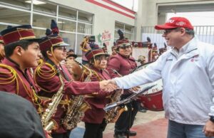 Gobierno anuncia la construcción de más escuelas bicentenario en el país