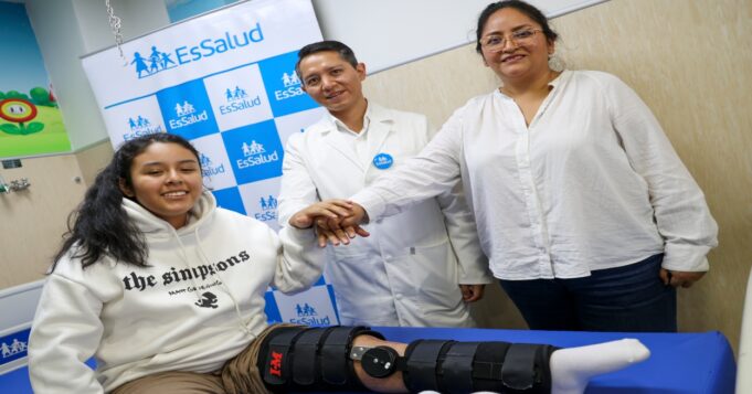 Traumatólogos del hospital Rebagliati de EsSalud logran alargar la pierna de una menor de 12 años con cirugías de alta complejidad