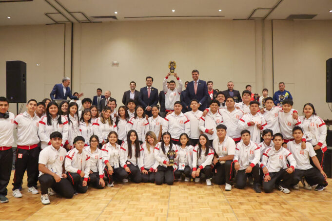 ¡Perú obtuvo el primer lugar por equipo en el Mundial U17 y Junior de Levantamiento de Pesas Lima 2025!