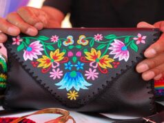 Pensión 65: Amador Rivera, el adulto mayor que mantiene el legado familiar del tejido a croché