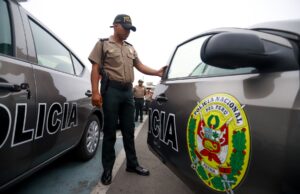 Delincuentes armados atacan a dos mujeres dentro de auto