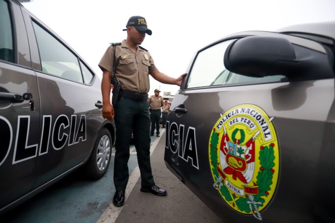 Delincuentes armados atacan a dos mujeres dentro de auto