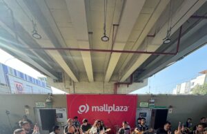 Mauricio Mesones sorprende a usuarios del Metro de Lima con Show Acústico