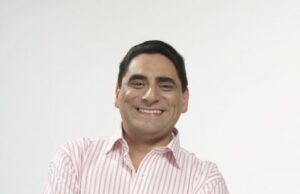 Carlos Álvarez celebra 42 años de carrera