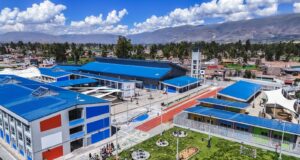 144 colegios entregados por el gobierno benefician a más de 107,000 estudiantes en 14 regiones