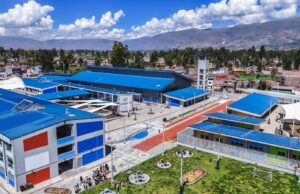 144 colegios entregados por el gobierno benefician a más de 107,000 estudiantes en 14 regiones