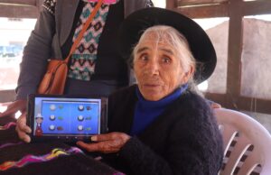 Pensión 65: usuarios demuestran que no hay edad para aprender e inician programa de alfabetización digital