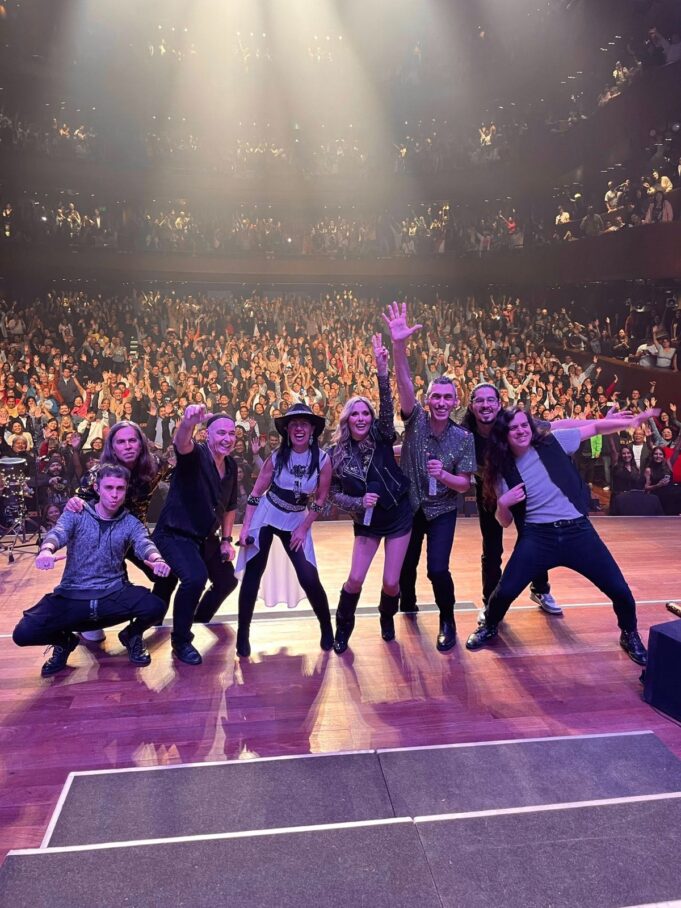 Gala “Molan los 90” fue un éxito con“The Sacados” y “Amistades Peligrosas”