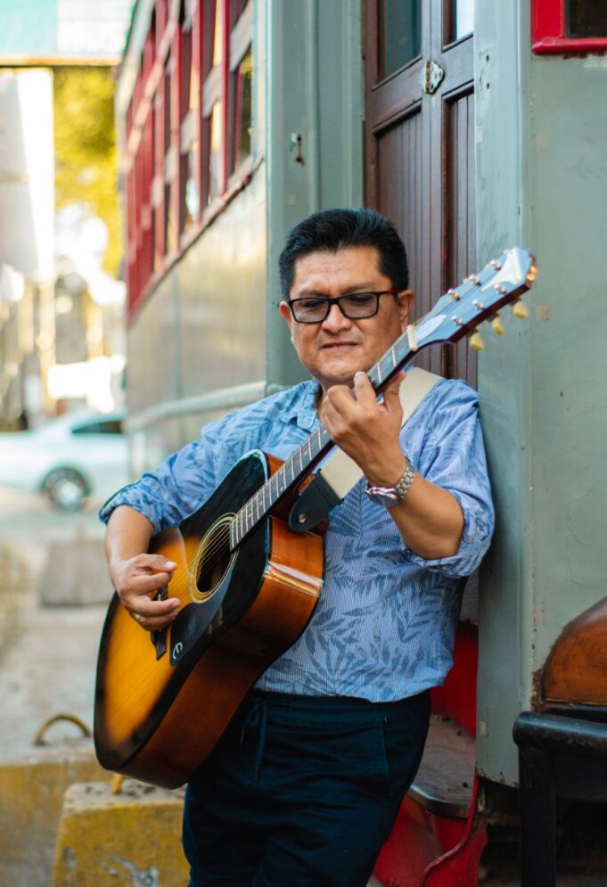 Grupo Markess lanza su nuevo tema “Lisa de los ojos azules”(VIDEO)