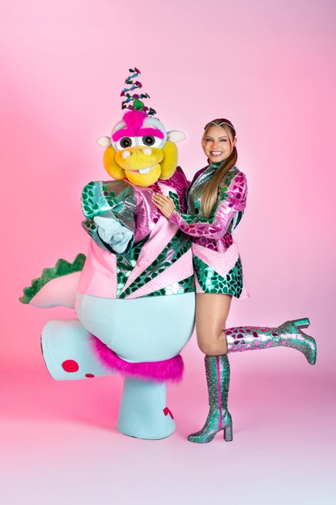 Karina y Timoteo presentan su nuevo circo: «Karina y Timoteo: ¡Cómo en la Tele!»