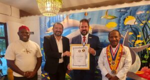 Embajador Luis Suárez Hernández visitó Honduras y entregó donativos a comunidad