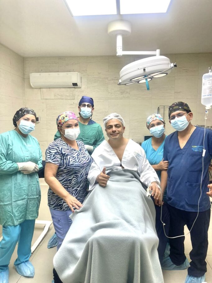 Moisés Vega pasó por quirófano para lucir nueva imagen