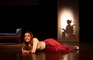 Estrenan obra de teatro de autoficción: “No puedes dejar este cuerpo sin contar esta historia”