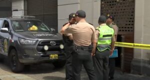 Delincuente muere al caer de edificio durante balacera en asalto frustrado a casa de cambio en pleno centro de Lima
