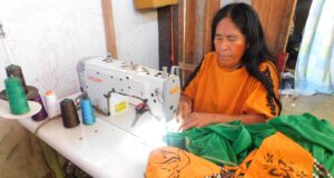 Conoce a Isabel y su labor para dar a conocer su cultura nomatsigenga con la elaboración de artesanías en Junín