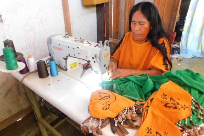 Conoce a Isabel y su labor para dar a conocer su cultura nomatsigenga con la elaboración de artesanías en Junín