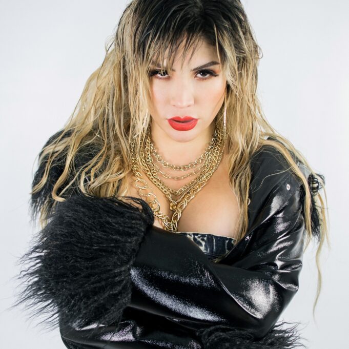 Claudia Serpa y Manolo Rojas lanzan «Lejos de Ti» un éxito original de, Gian Marco