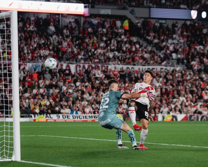 Ríver Plate goleó a Independiente del Valle 6-2 y este resultado favorece a Universitario