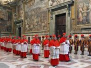 Inicia Cónclave para elegir nuevo Papa con participación de dos cardenales peruanos