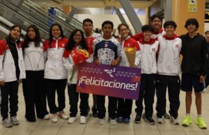 Selección peruana de natación retornó a Lima tras ganar 38 medallas en el Panam Aquatics Championship en Colombia