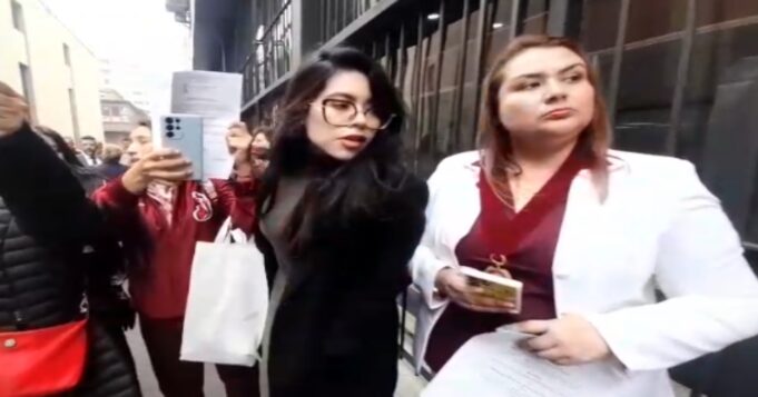 Congresista Alex Paredes convocó a obstetra que no era decana y tuvo que huir del Congreso