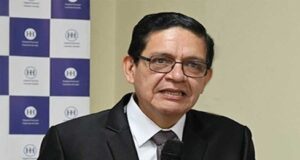 Presidente Segundo Acho y otros funcionarios de EsSalud son acusados de irregularidades