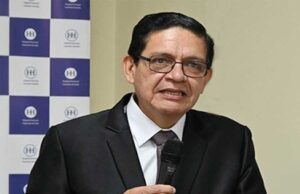 Presidente Segundo Acho y otros funcionarios de EsSalud son acusados de irregularidades