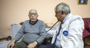 PADOMI EsSalud supera el medio millón de atenciones domiciliarias en solo cinco meses del 2025