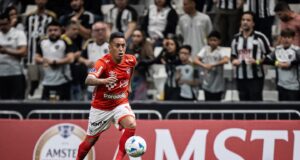 Presidente del Emelec Jorge Guzmán dijo que no pueden presentarlo a Cueva mientras no arregle salida de Cienciano