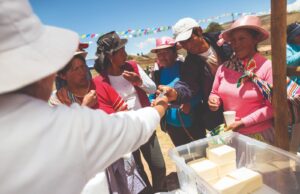 Programa PAIS del Midis brinda acceso al mercado a cerca de 400 emprendedores de zonas más alejadas del país