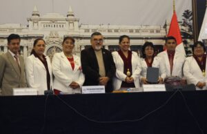 Congresista Alex Paredes realizó evento con obstetra que no era decana y tiene mandato vencido