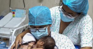 Impulsan técnica de “Papás Canguros” en ESSALUD