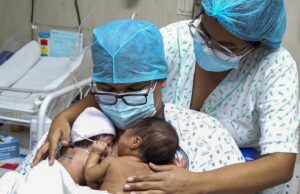 Impulsan técnica de “Papás Canguros” en ESSALUD