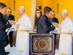 Papa León XIV conmovido por la fe y el arte chiclayano al recibir a Niño del Milagro en repujado de aluminio