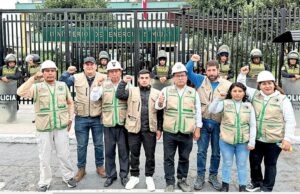 Mineros ancestrales marchan en Lima